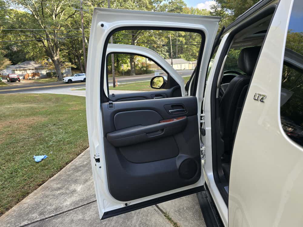 2014 Chevrolet Suburban Image 18