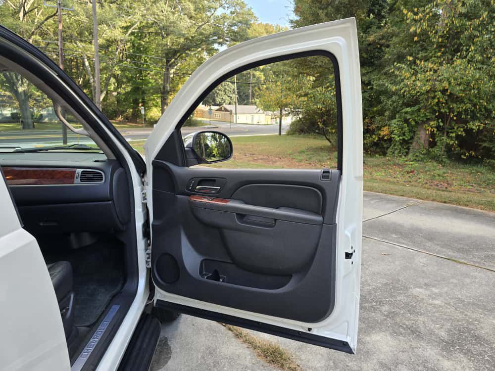 2014 Chevrolet Suburban Image 19