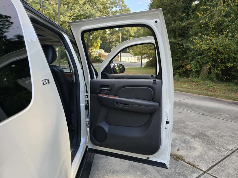 2014 Chevrolet Suburban Image 21