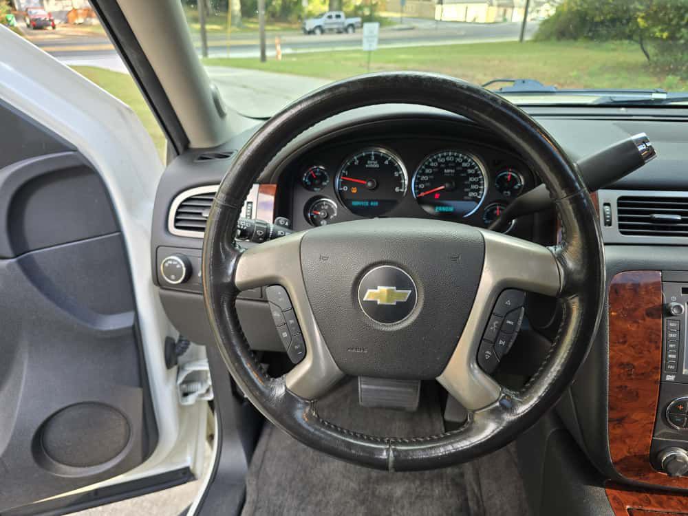 2014 Chevrolet Suburban Image 23