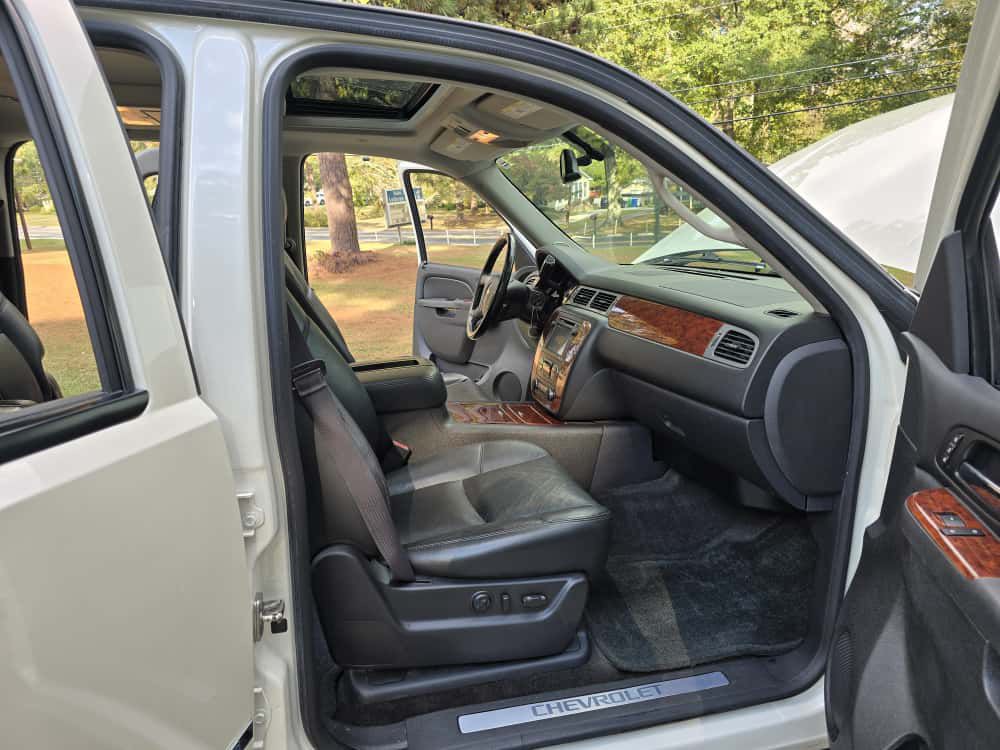 2014 Chevrolet Suburban Image 26