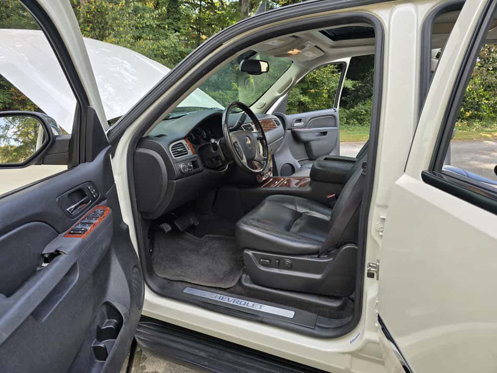 2014 Chevrolet Suburban Image 31