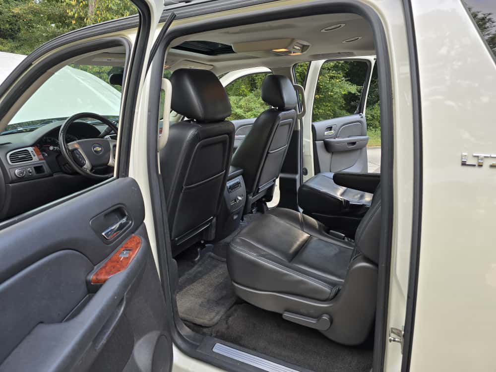 2014 Chevrolet Suburban Image 32