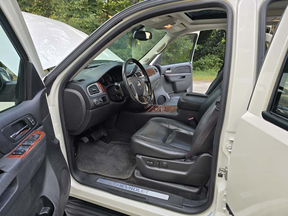 2014 Chevrolet Suburban Image 37