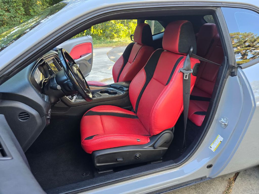 2021 Dodge Challenger Image 1