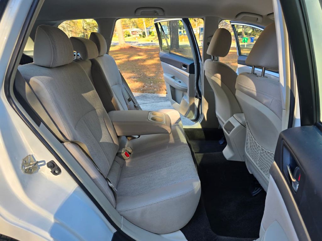 2014 Subaru Outback Image 7