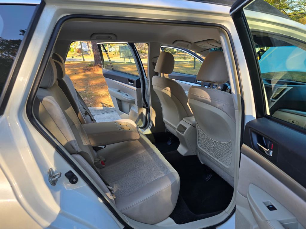 2014 Subaru Outback Image 10