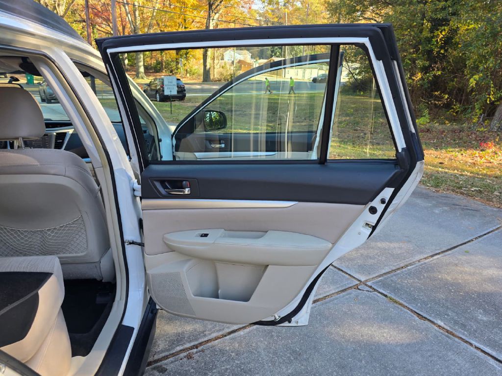 2014 Subaru Outback Image 31
