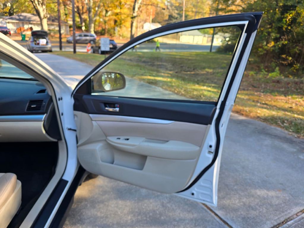 2014 Subaru Outback Image 32