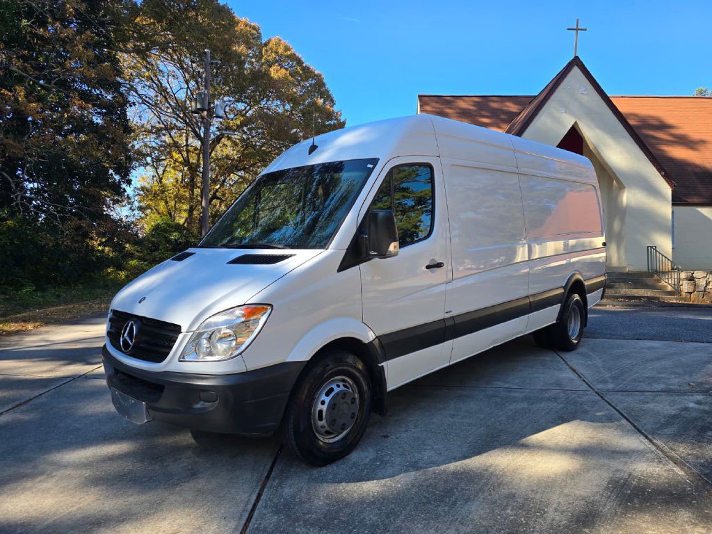 2011 Mercedes-Benz Sprinter Image 2