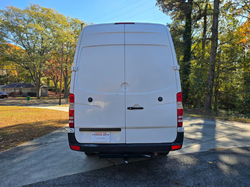 2011 Mercedes-Benz Sprinter Image 4
