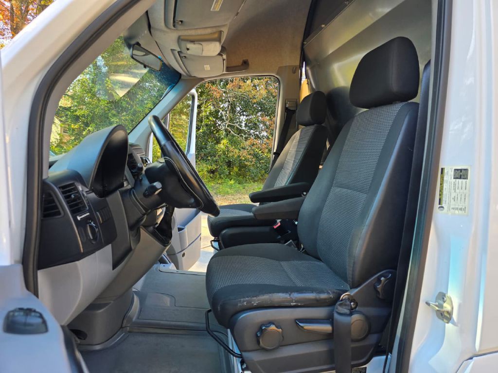 2011 Mercedes-Benz Sprinter Image 5