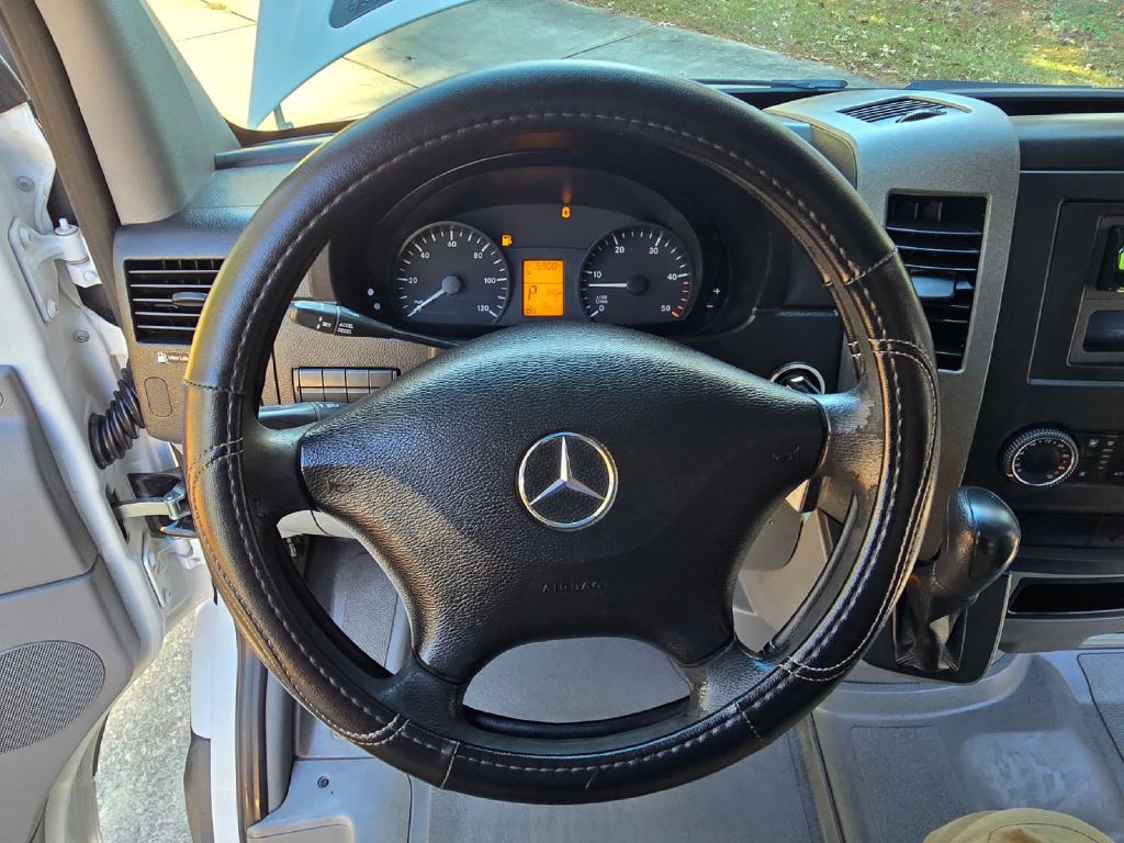 2011 Mercedes-Benz Sprinter Image 9