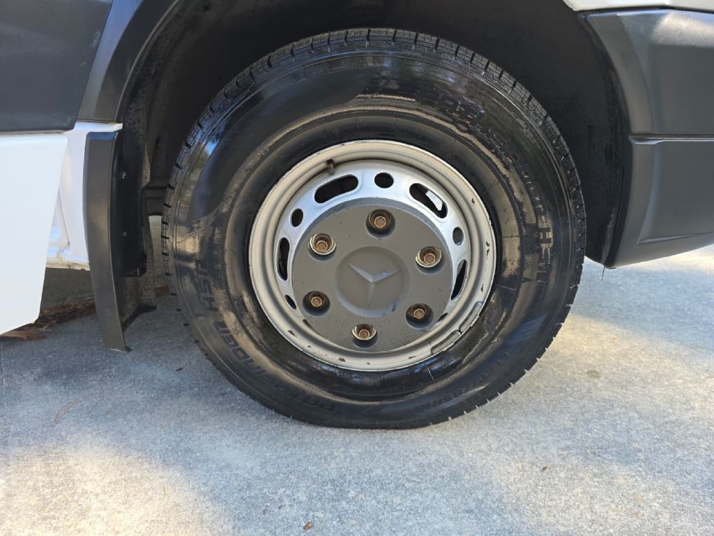 2011 Mercedes-Benz Sprinter Image 12