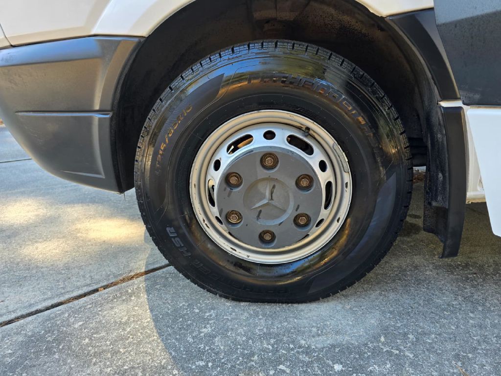 2011 Mercedes-Benz Sprinter Image 15