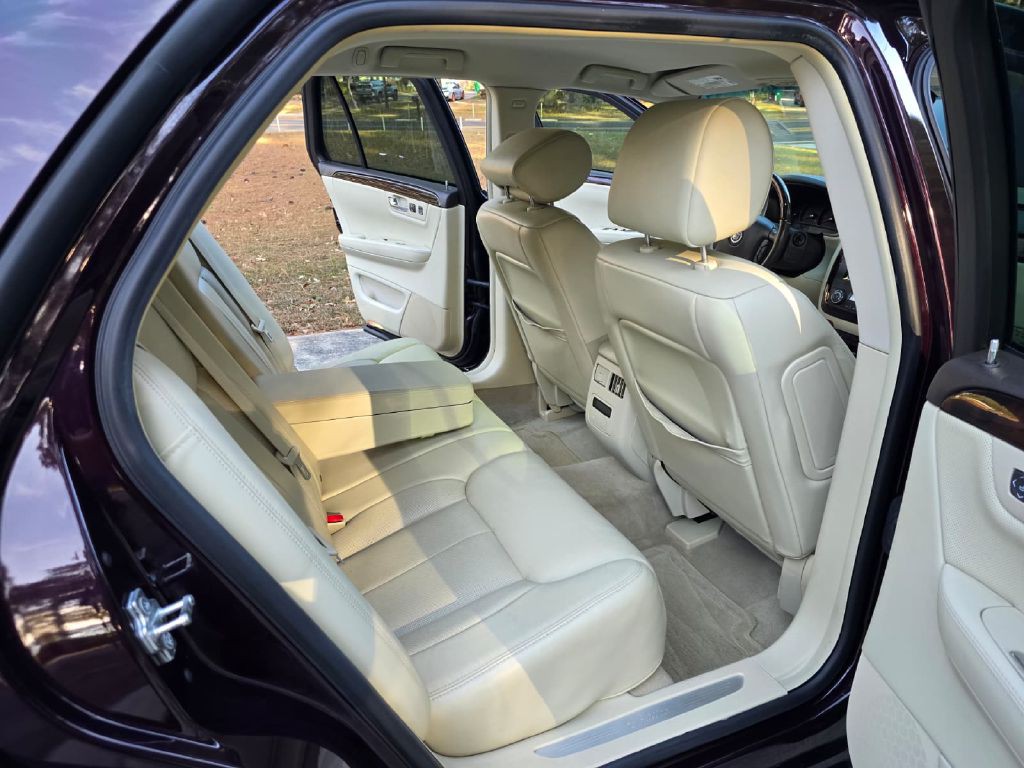 2008 Cadillac DTS Image 8