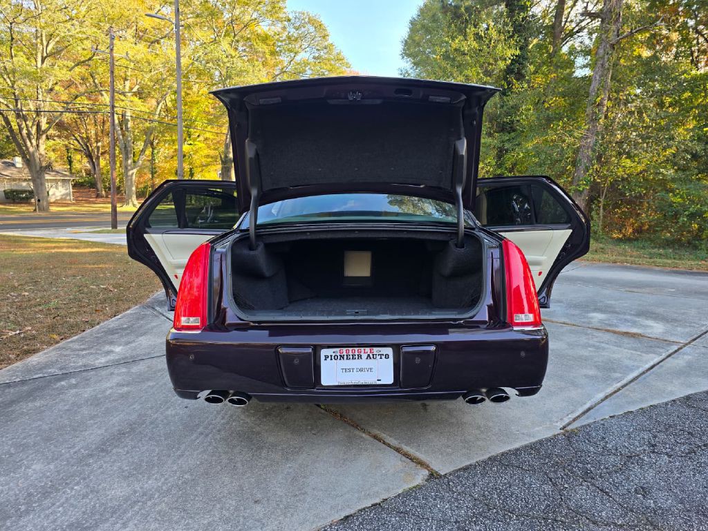 2008 Cadillac DTS Image 32