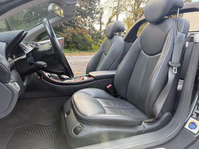 2003 Mercedes-Benz SL-Class Image 8