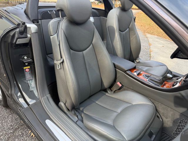 2003 Mercedes-Benz SL-Class Image 8