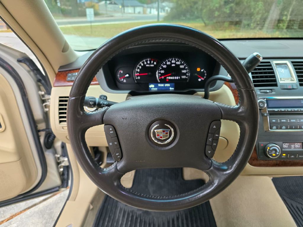 2007 Cadillac DTS Image 6