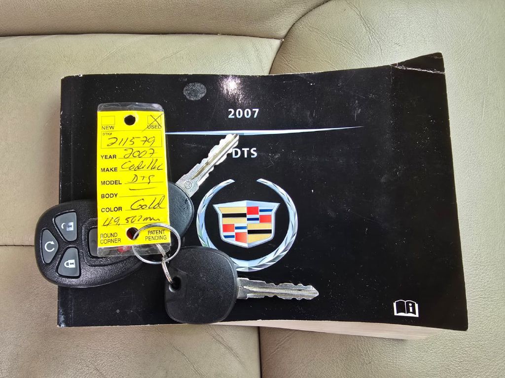 2007 Cadillac DTS Image 11