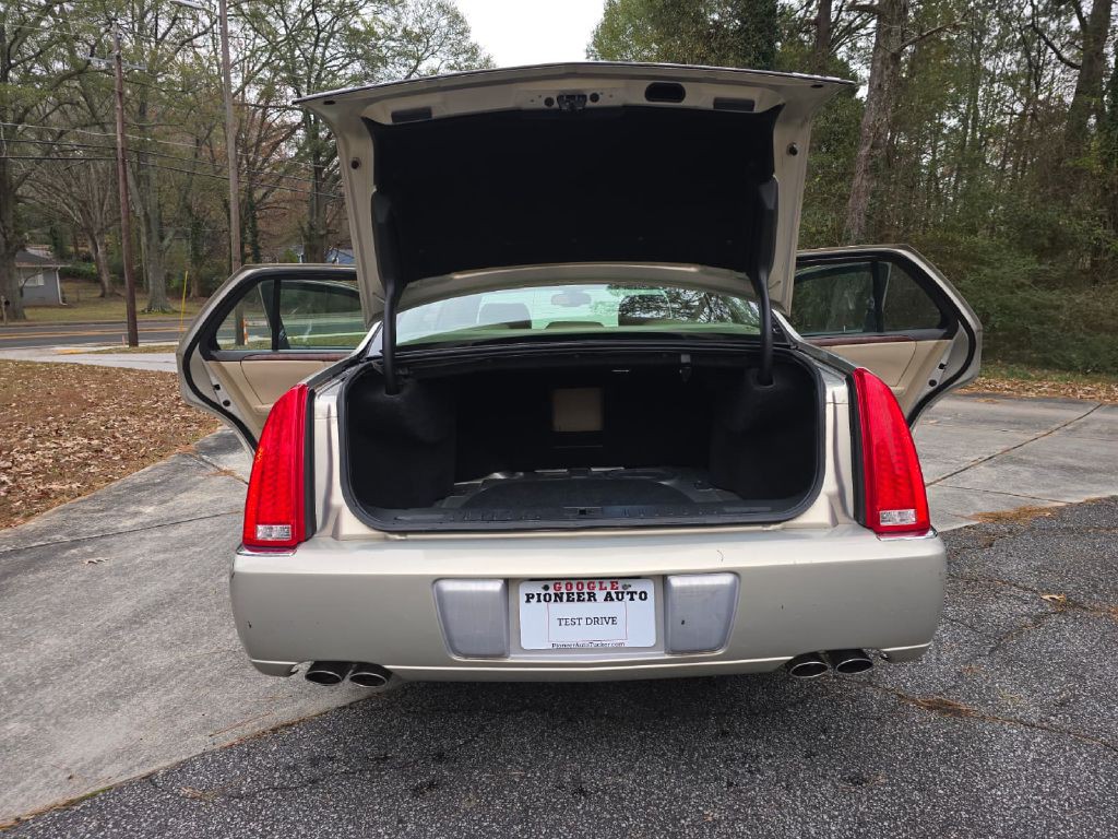 2007 Cadillac DTS Image 18