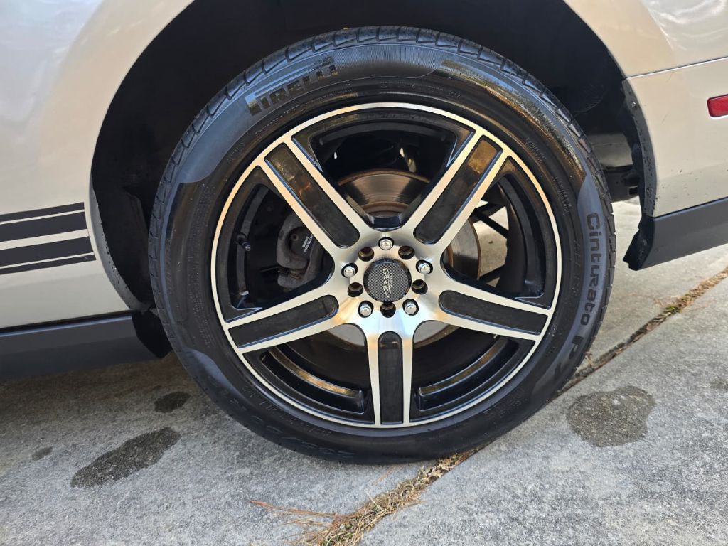 2010 Ford Mustang Image 13