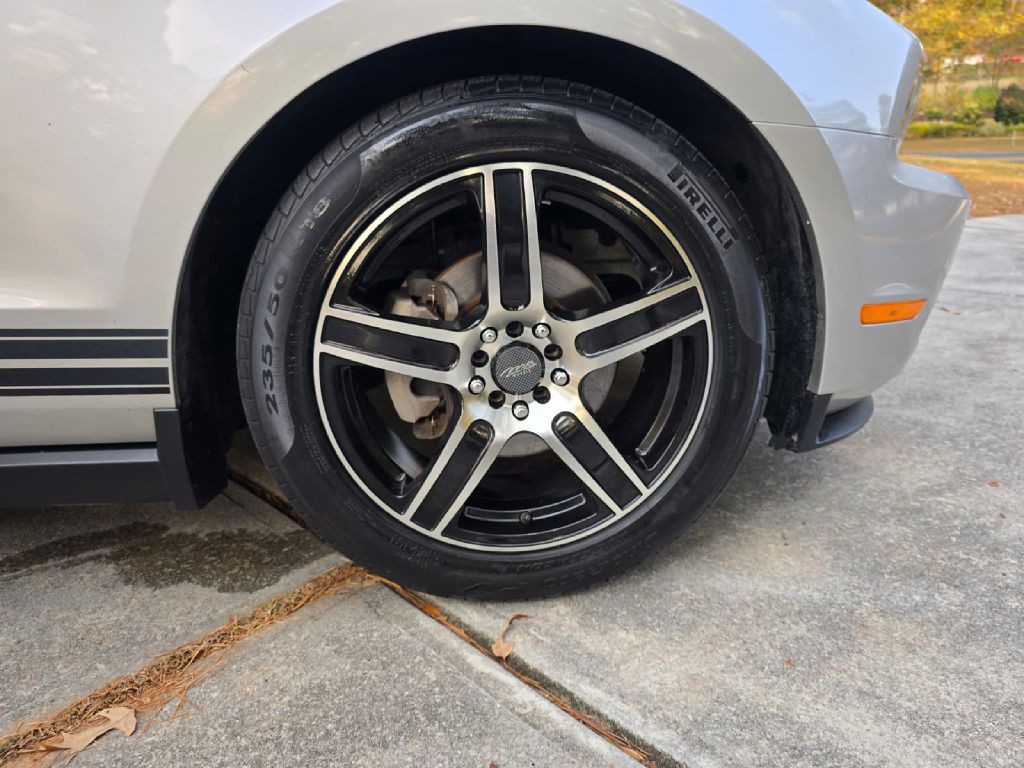 2010 Ford Mustang Image 15