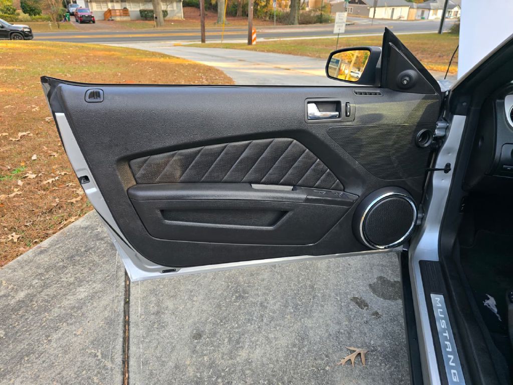 2010 Ford Mustang Image 16