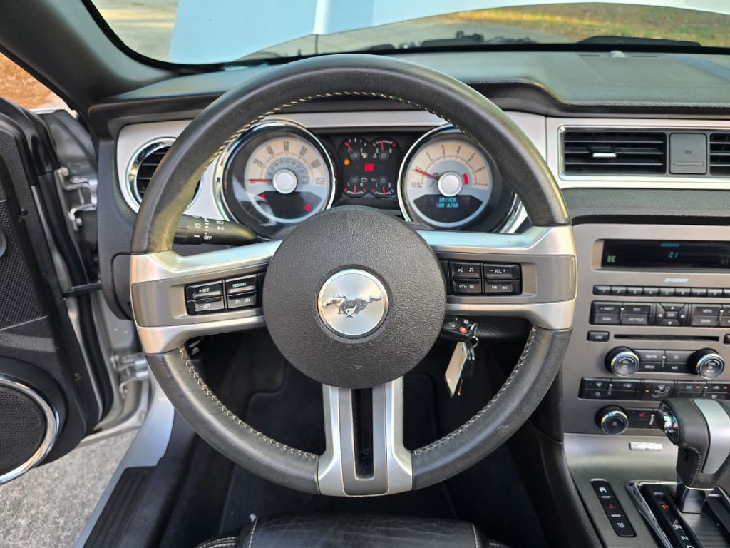 2010 Ford Mustang Image 19