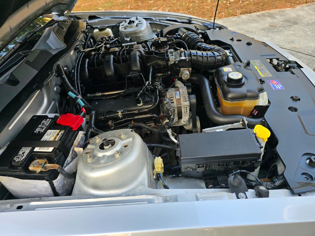 2010 Ford Mustang Image 27