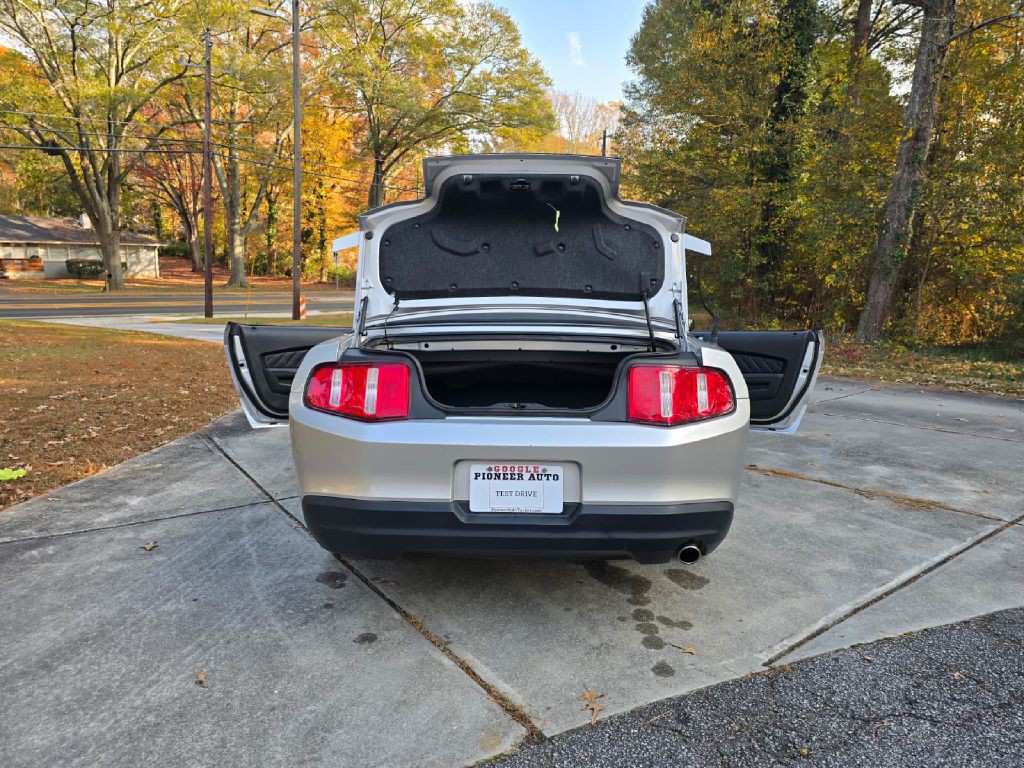 2010 Ford Mustang Image 30