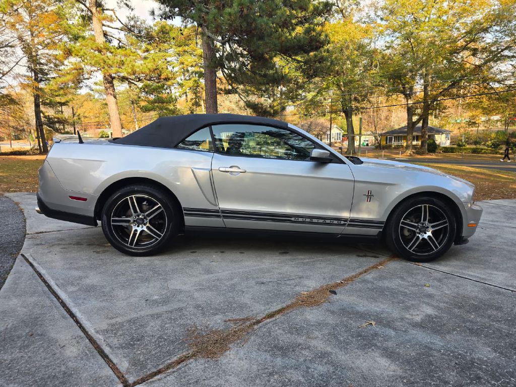 2010 Ford Mustang Image 38