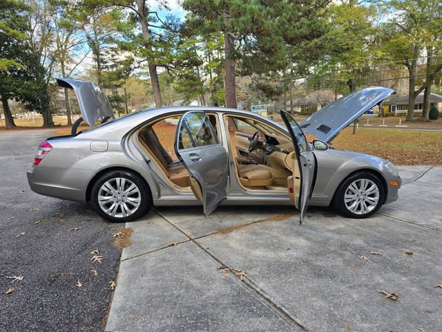 2009 Mercedes-Benz S-Class Image 1