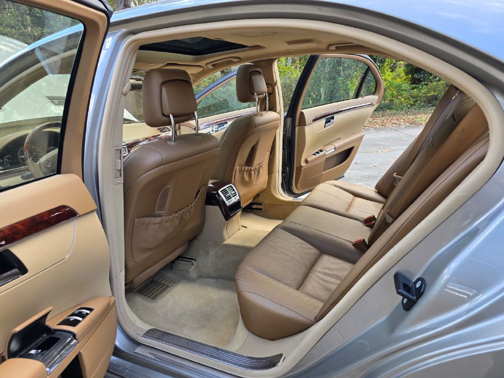 2009 Mercedes-Benz S-Class Image 8