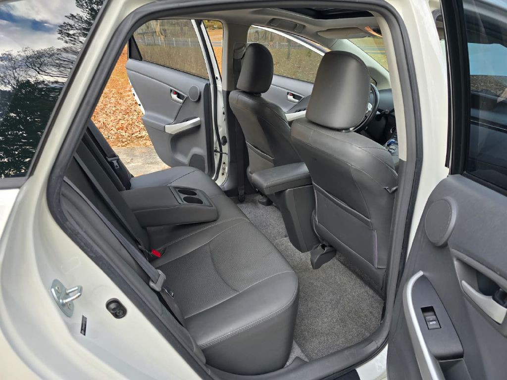 2010 Toyota Prius Image 28