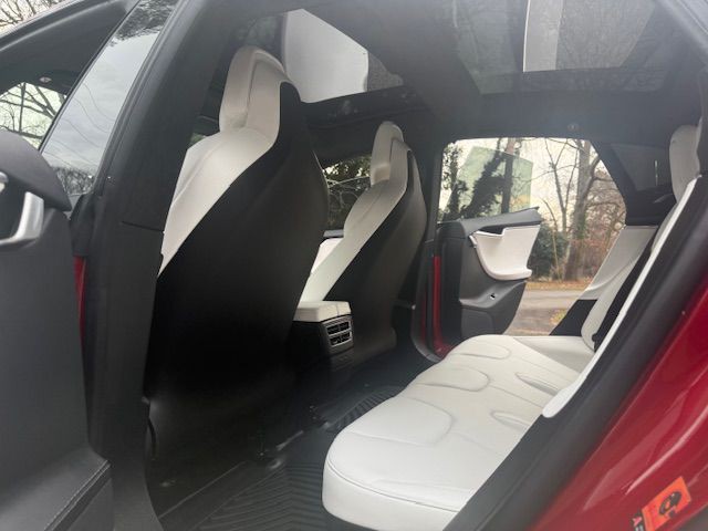 2017 Tesla Model S Image 23