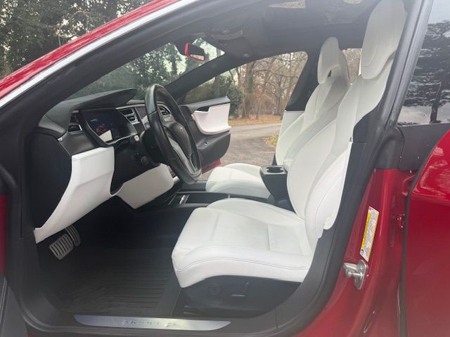 2017 Tesla Model S Image 25