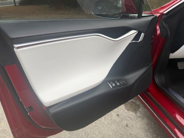 2017 Tesla Model S Image 26