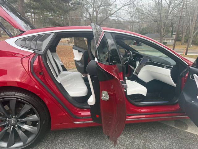 2017 Tesla Model S Image 28