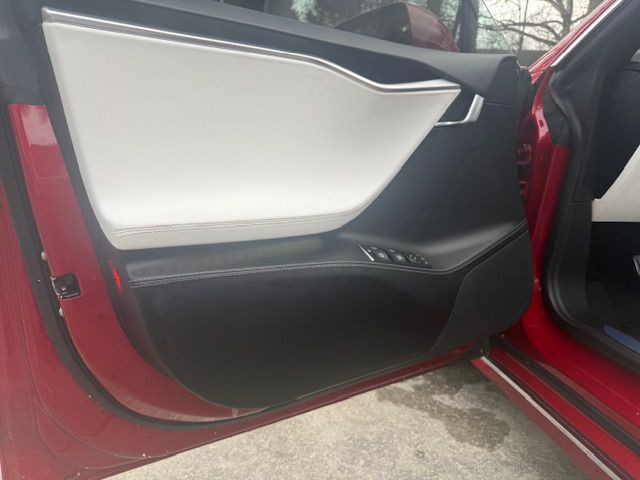 2017 Tesla Model S Image 37