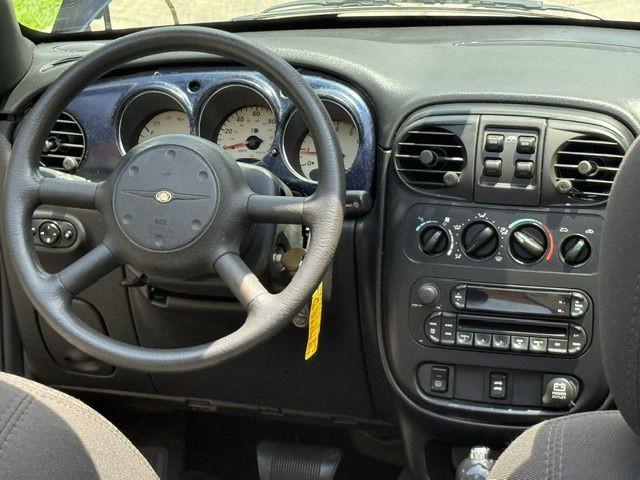 2005 Chrysler PT Cruiser Image 11