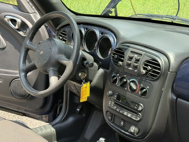 2005 Chrysler PT Cruiser Image 12