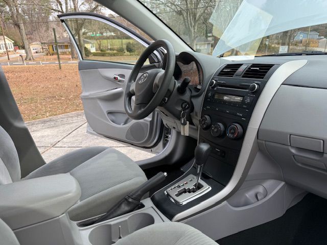 2010 Toyota Corolla Image 30