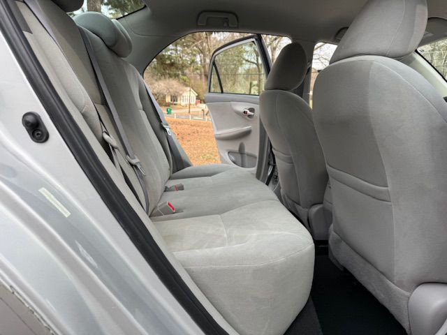 2010 Toyota Corolla Image 32