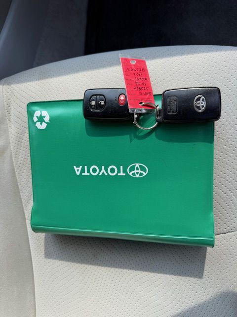 2011 Toyota Prius Image 10