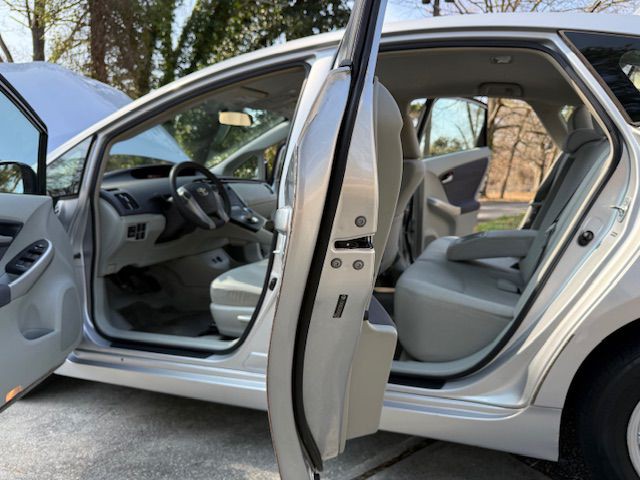 2011 Toyota Prius Image 15