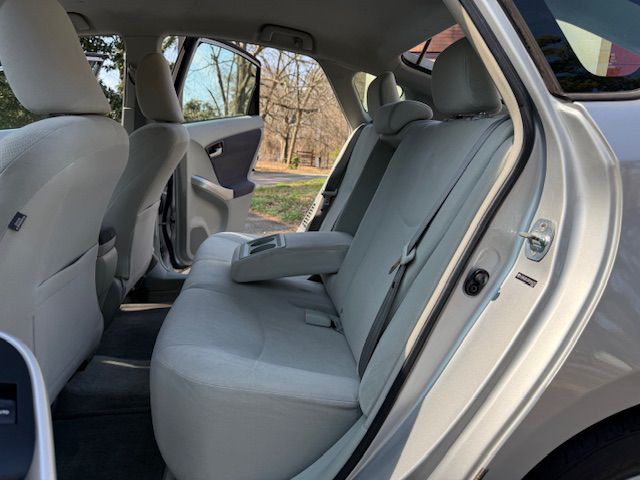 2011 Toyota Prius Image 16