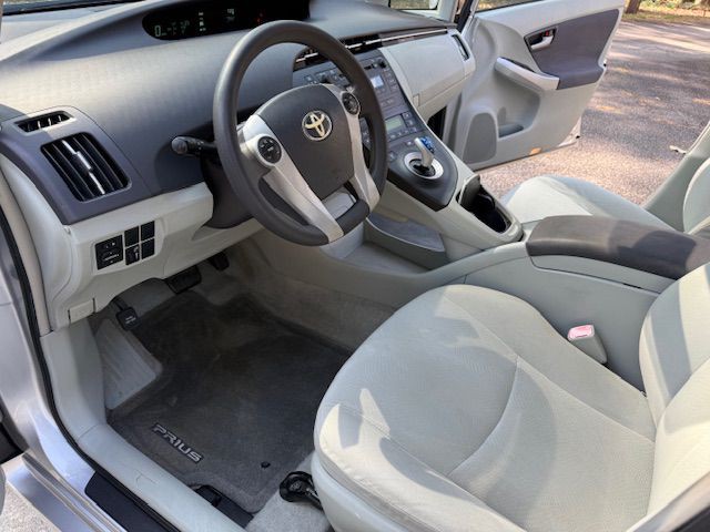 2011 Toyota Prius Image 17