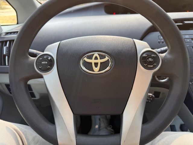 2011 Toyota Prius Image 24
